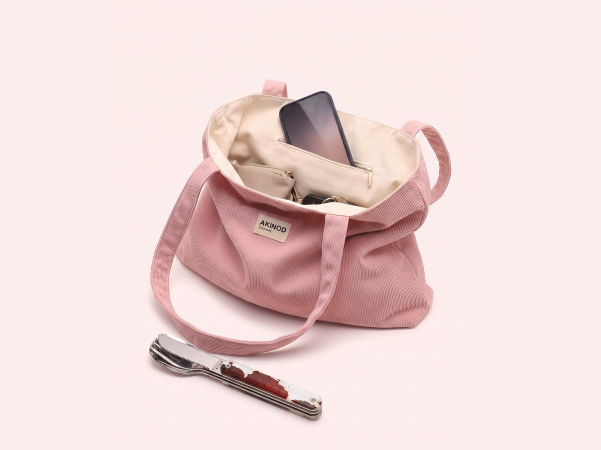 Akinod Totebag aus rosa Cord und Besteck für unterwegs